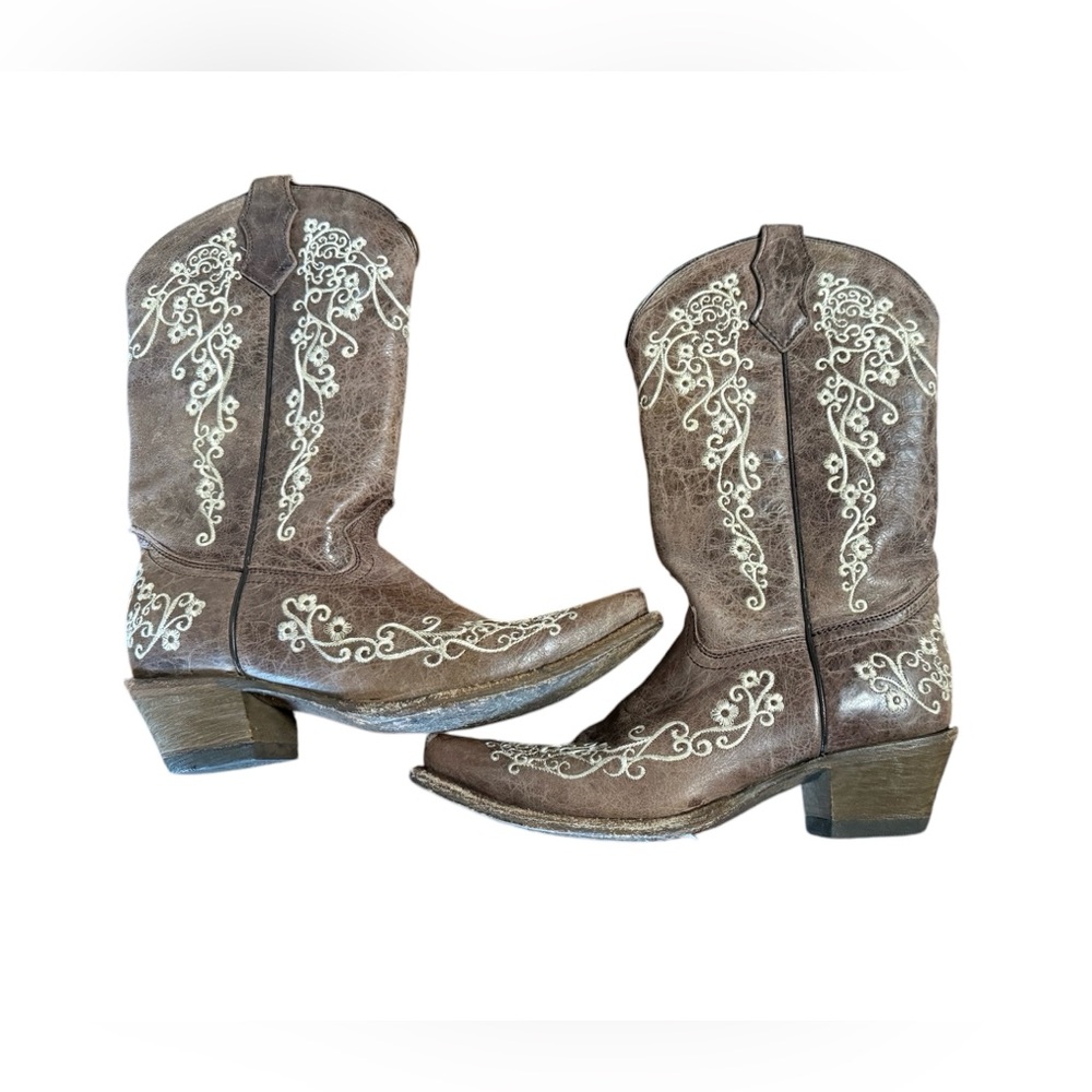 Corral Brown Embroidered Cowgirl Boots